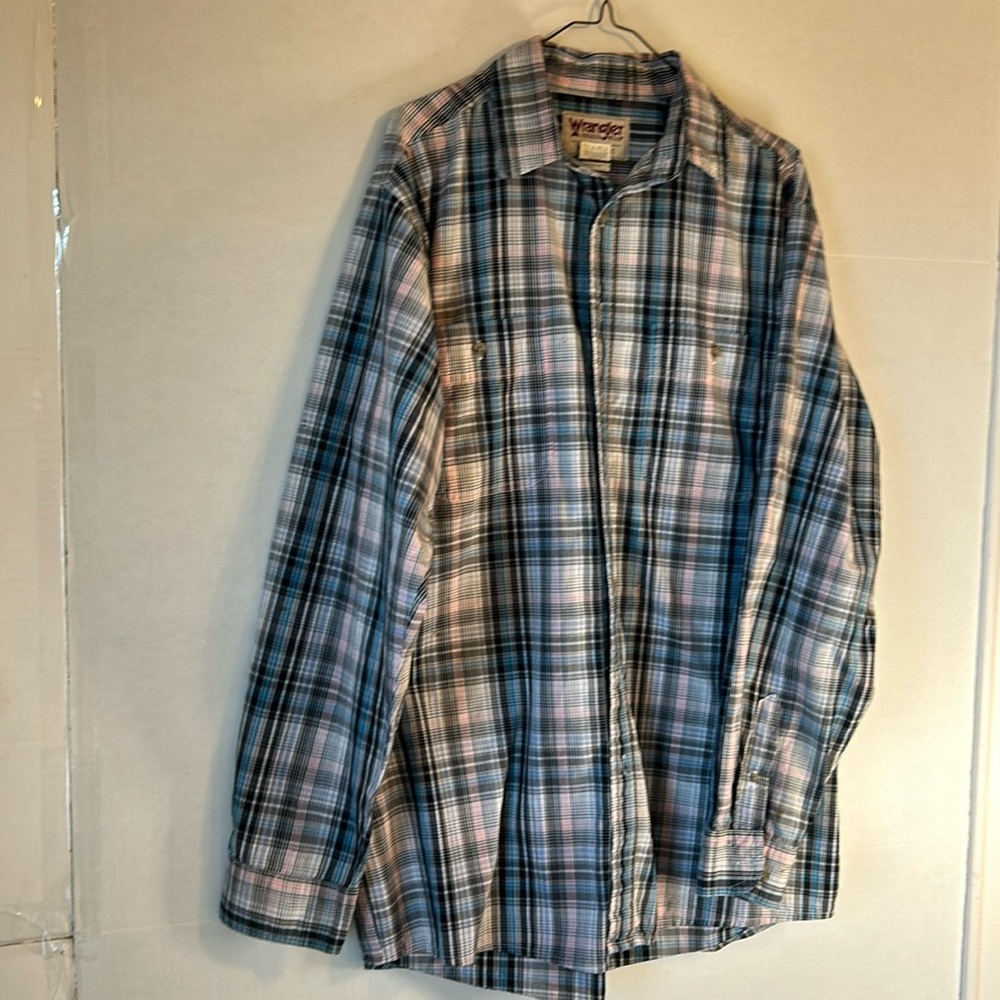 Wrangler Rugged Wear Long Sleeve Blk/Blu/Wht Plaid Button Up Shirt. Size LT